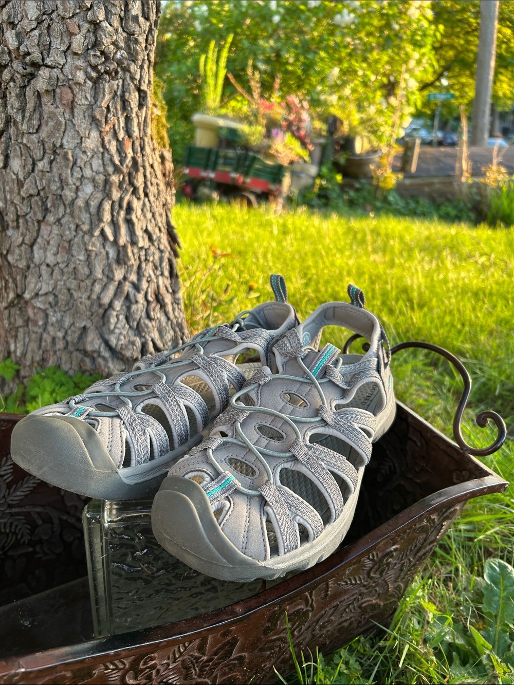 Keen Men's Gray Athletic Sandal with Teal Accents
